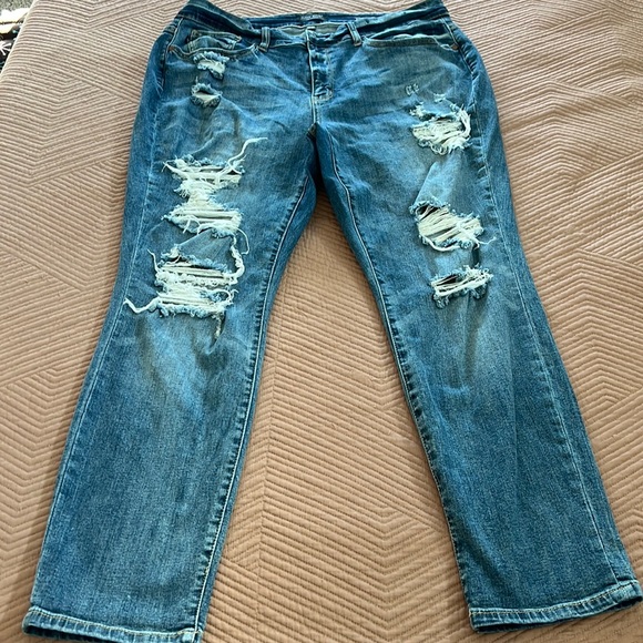 Judy Blue Denim - Distressed boyfriend Judy Blue 18w